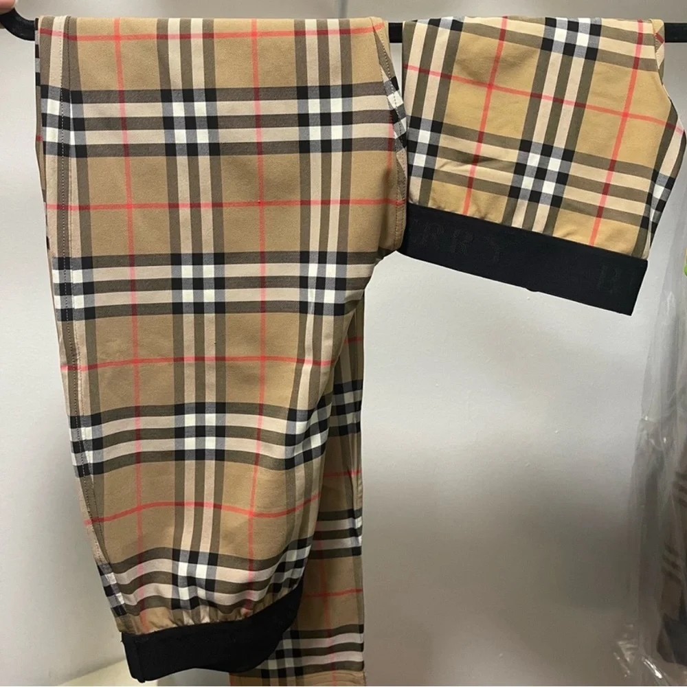 Authentic Burberry Checkered Set 🤎❤️ - Picture 5 of 5